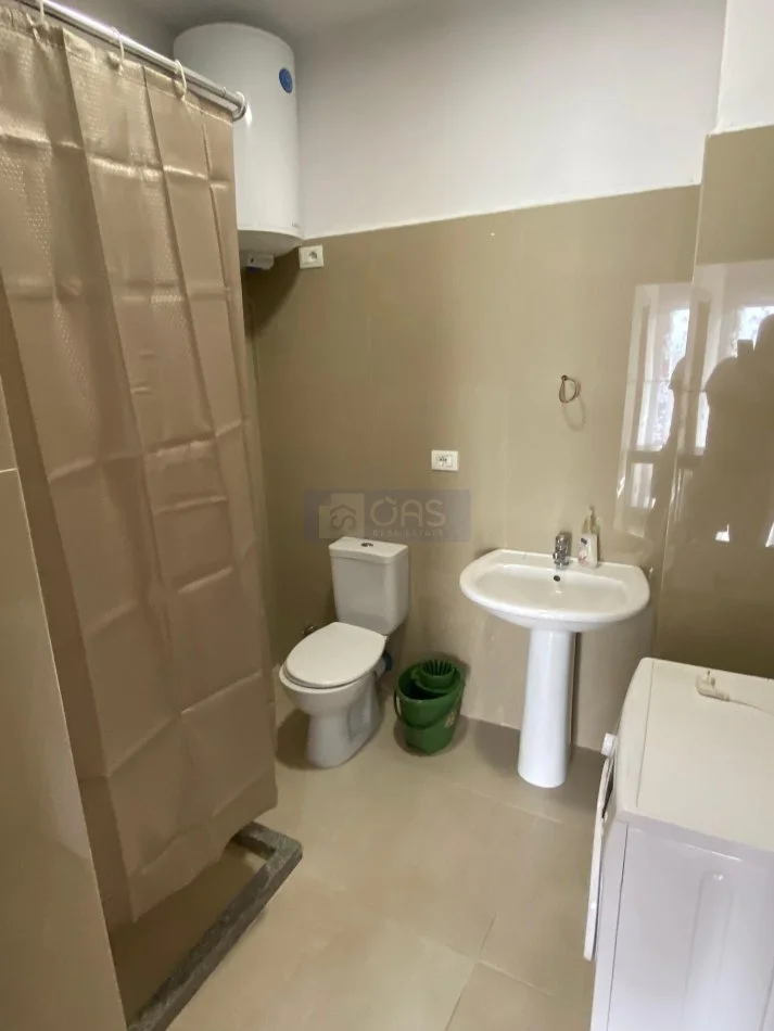 Tirane, jepet me qera apartament 1+1+Aneks+Ballkon Kati 8, 72 m² 400 € (Astir tek pallatet fratari)