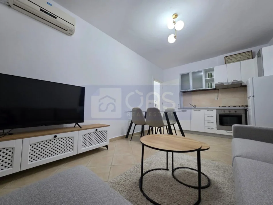 Tirane, jepet me qera apartament 1+1+Aneks+Ballkon Kati 4, 65 m² 650 € (Ish Ekspozita)