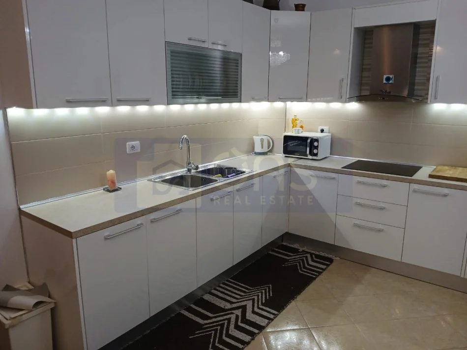 Tirane, jepet me qera apartament 2+1+Aneks+Ballkon Kati 2, 80 m² 500 € (Fresk, Tek shitja e Gazit)