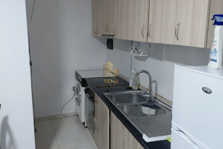 Tirane, jepet me qera apartament 1+1 Kati 1, 60 m² 250 € (Shkoze)