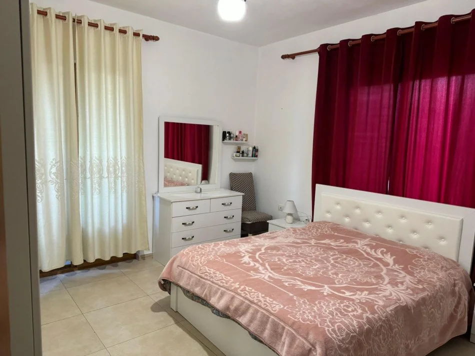 Tirane, jap me qera Vile 3+1+Aneks+Ballkon Kati 3, 120 m² 450 € (Rr Sokrat Miho)