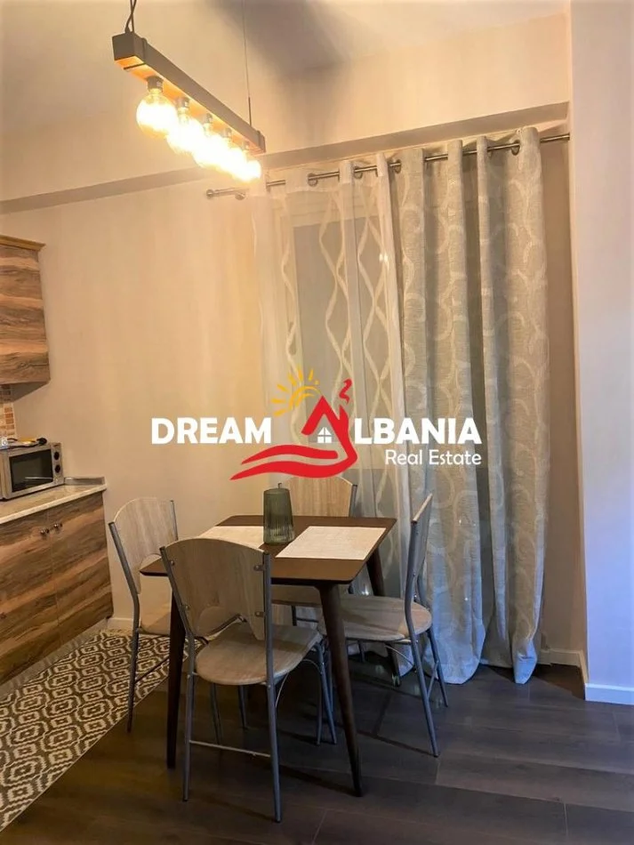 Tirane, jepet me qera apartament 1+1 , 70 m² 650 € (tek Kompleksi Delijorgji)