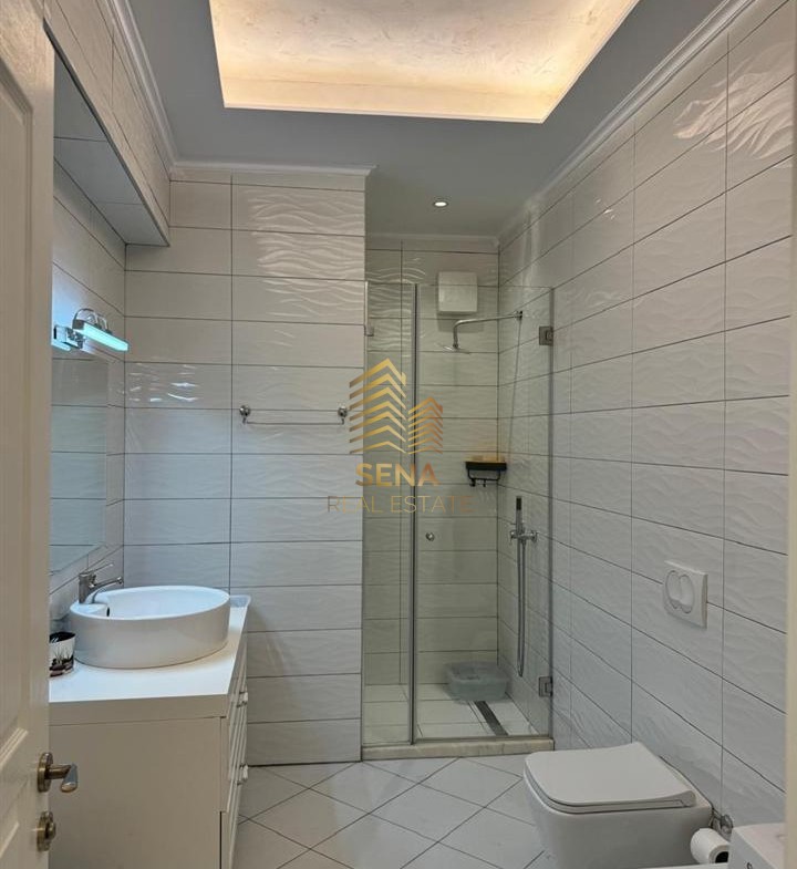 Tirane, jepet me qera apartament 2+1+Ballkon Kati 4, 107 m² 600 € (Rruga Bedri Karapici)