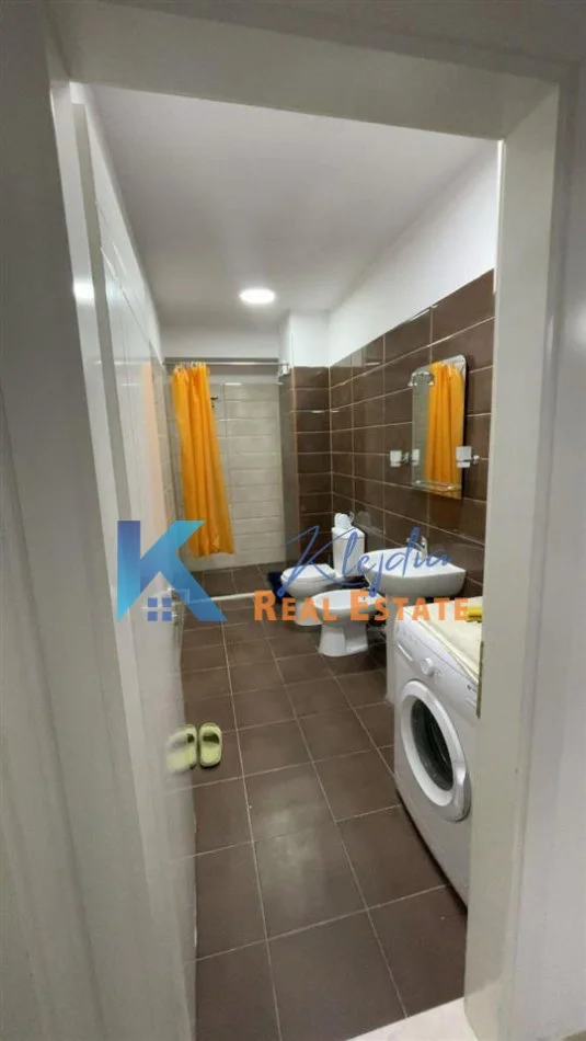 Tirane, jap me qera apartament 2+1+Ballkon Kati 3, 86 m² 900 € (Komuna e Parisit)