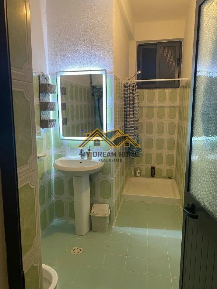 Durres, jepet me qera apartament 2+1 Kati 1, 70 m² 300 € (GJYKATA DURRES)