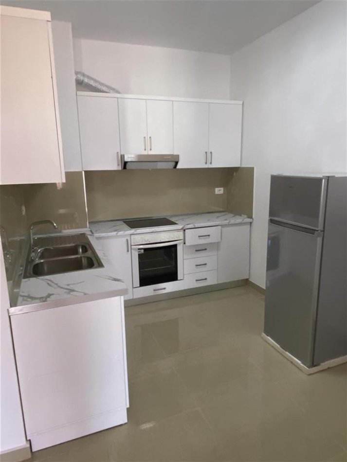Tirane, jepet me qera apartament 1+1+Ballkon Kati 8, 72 m² 400 € (Astir)