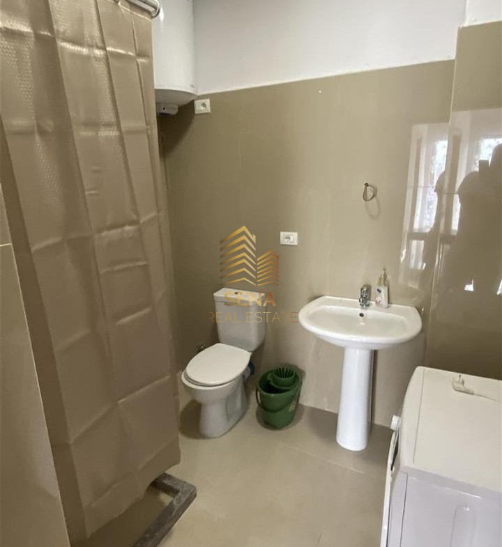 Tirane, jepet me qera apartament 1+1+Ballkon Kati 8, 72 m² 400 € (Prane Pallateve Fratari)
