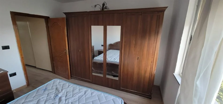 Jepet Me Qera Apartament 2+1 Prane Rruges se Dibres [ID PE0219]