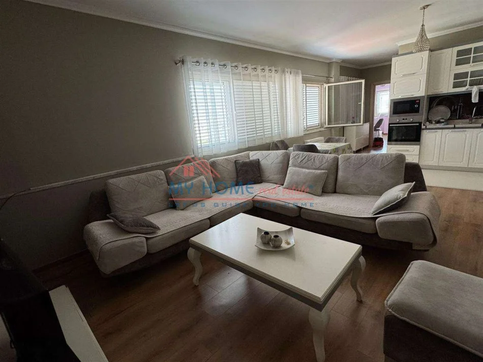 Tirane, jepet me qera apartament 2+1+Ballkon Kati 8, 105 m² 650 € (Don Bosko)