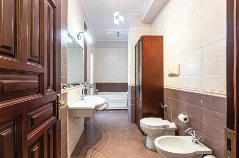 Me Qera: GOLDEN Apartament 💫 2+1+2Wc & 2 Ballkone📍(Në ZEMËR  të Bllok - Credins Bank/Rr. Pjetër Bogdani) Sip. 140 m² (1300€/muaj)