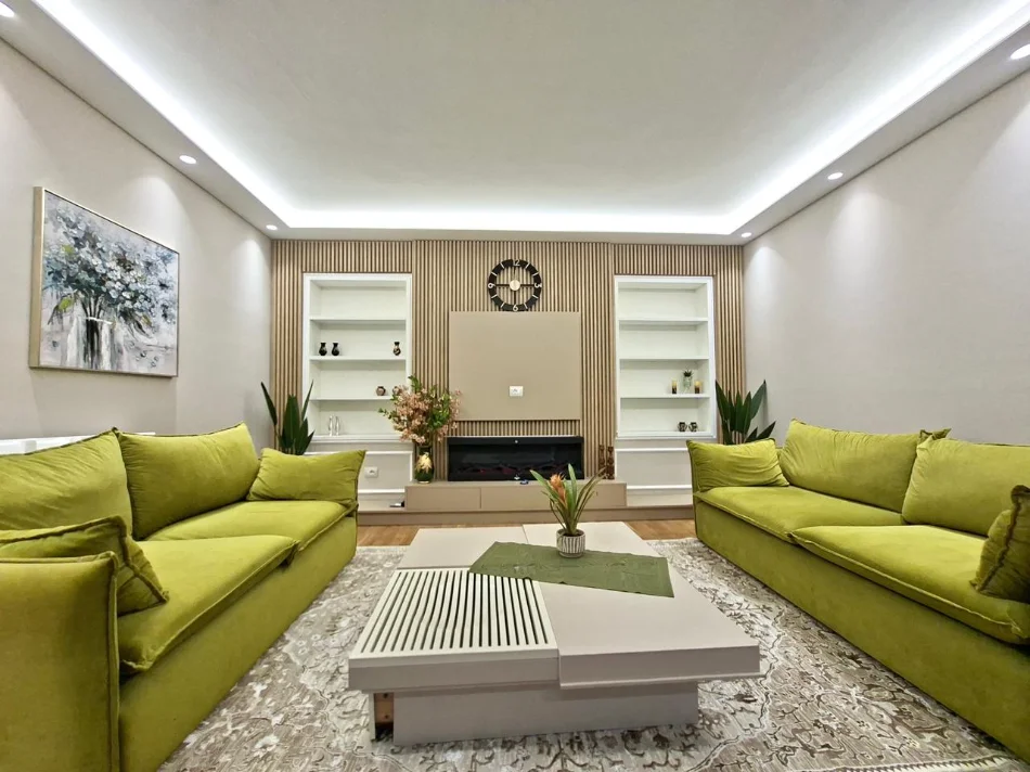 - Jepet Me Qira : Luxury Apt. 1+1+ & 1 Bllk  (📍Liqeni Artificial / Pavarotti  ) ✨️ Hera e parë me qera / 100% e re  🔥🔥  90,000 Lekë / Muaji 💶💶