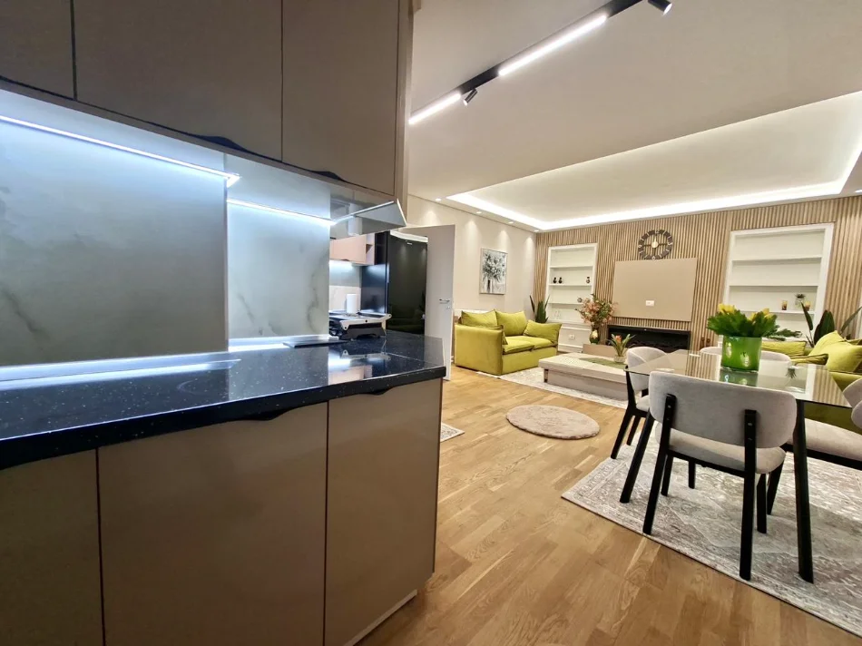 - Jepet Me Qira : Luxury Apt. 1+1+ & 1 Bllk  (📍Liqeni Artificial / Pavarotti  ) ✨️ Hera e parë me qera / 100% e re  🔥🔥  90,000 Lekë / Muaji 💶💶