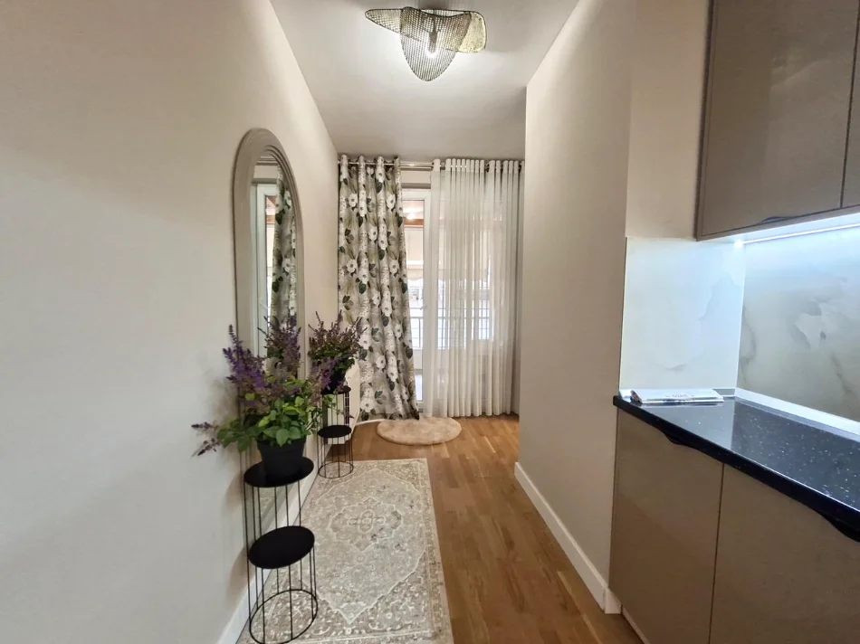 - Jepet Me Qira : Luxury Apt. 1+1+ & 1 Bllk  (📍Liqeni Artificial / Pavarotti  ) ✨️ Hera e parë me qera / 100% e re  🔥🔥  90,000 Lekë / Muaji 💶💶