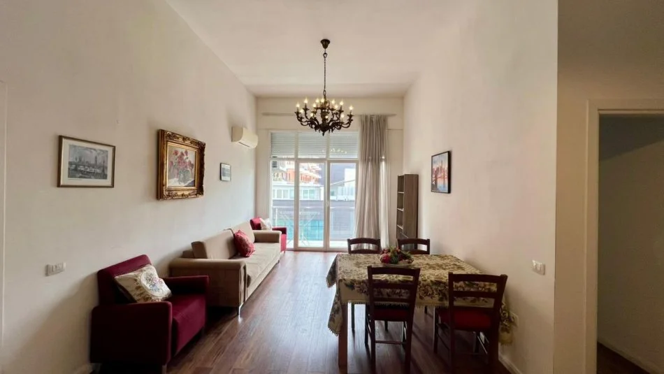 Me Qera : 2+1+2wc📍Zogu i Zi (Ring Center) - Pallat i Ri - 650€-  S.110m² || Shume prane rrethrrotullimit🔥