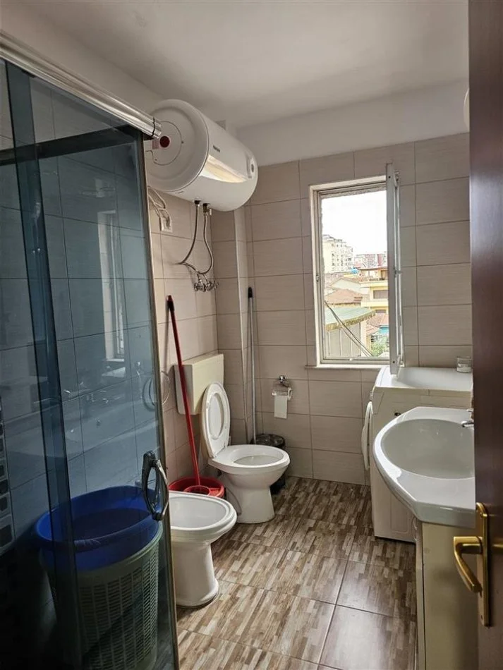 Tirane, jepet me qera apartament 2+1 Kati 5, 70 m² 500 € (Myslym Shyr)