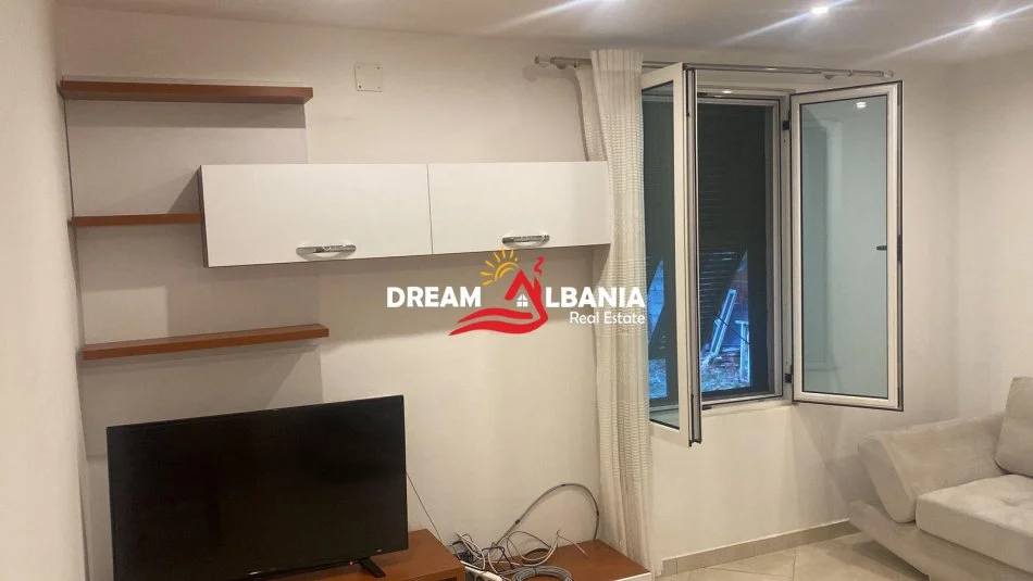 Tirane, jepet me qera shtepi 1+1 , 65 m² 500 € (Tek Ish Fusha e Aviacionit)