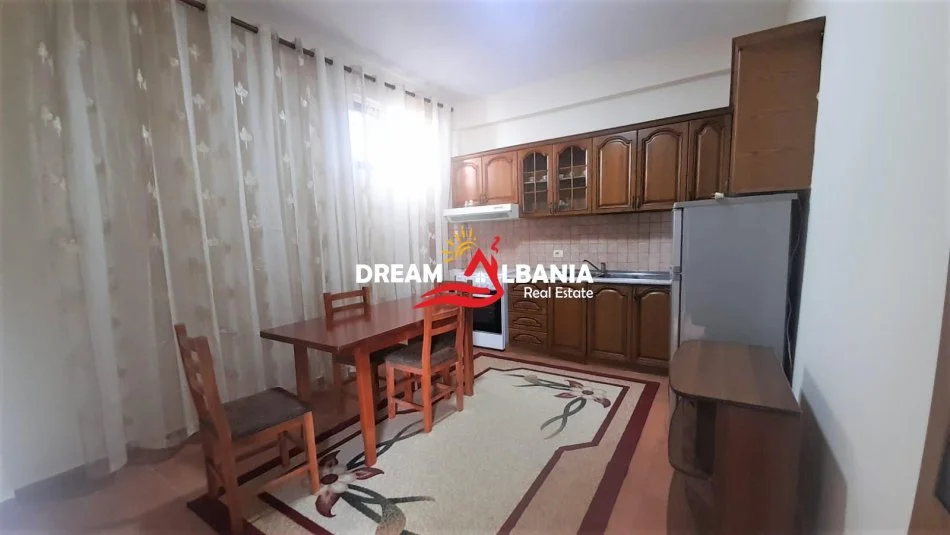 Tirane, jepet me qera apartament 2+1 , 100 m² 500 € (ne rrugen Selaudin Zorba poshte dishezes se Amerikan 2)