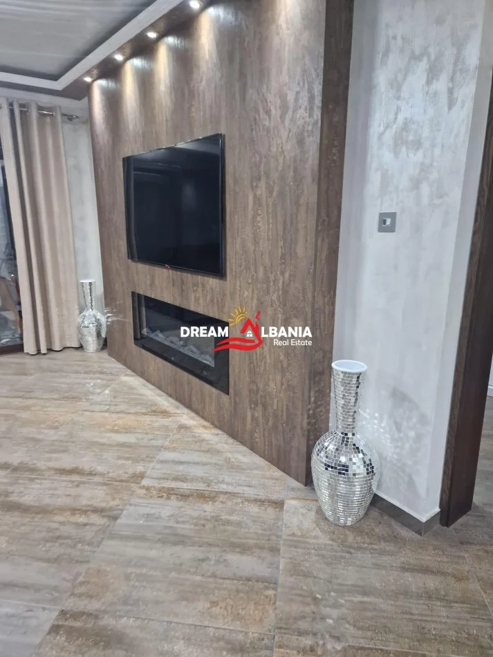 Tirane, jepet me qera apartament 3+1 Kati 1, 130 m² 1.100 € (te 21 Dhjetori prane Konvikteve te Inxhinierise)
