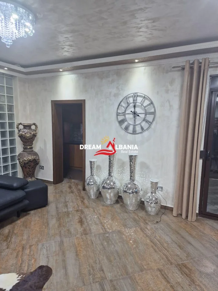 Tirane, jepet me qera apartament 3+1 Kati 1, 130 m² 1.100 € (te 21 Dhjetori prane Konvikteve te Inxhinierise)