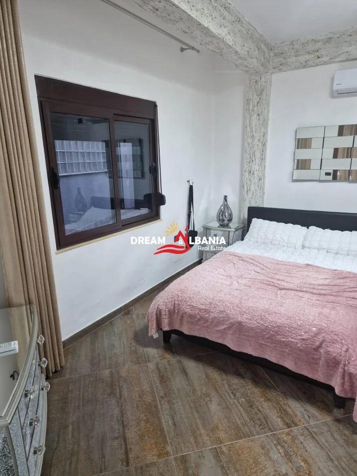 Tirane, jepet me qera apartament 3+1 Kati 1, 130 m² 1.100 € (te 21 Dhjetori prane Konvikteve te Inxhinierise)