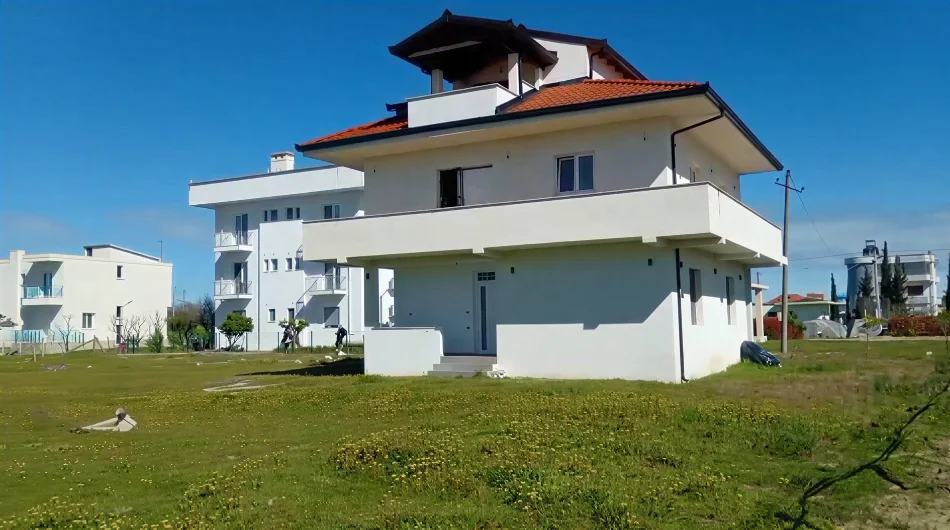 Durres, shitet Vile 3 Katshe , 250 m² 206.000 € (Prane Valamar Durres)