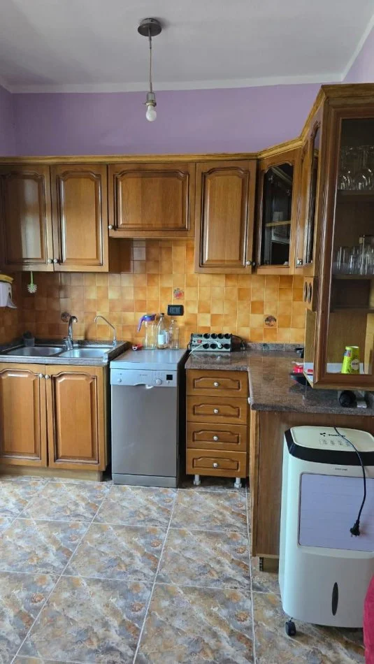 Durres, jepet me qera apartament 1+1+Aneks+Ballkon Kati 3, 56 m² 400 € (L 9 , RR. A GOGA)