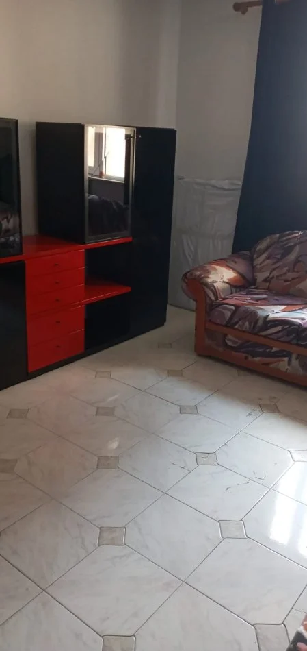 Tirane, jepet me qera apartament 3+1 Kati 5, 90 m² 450 € (Rruga Siri Kodra)