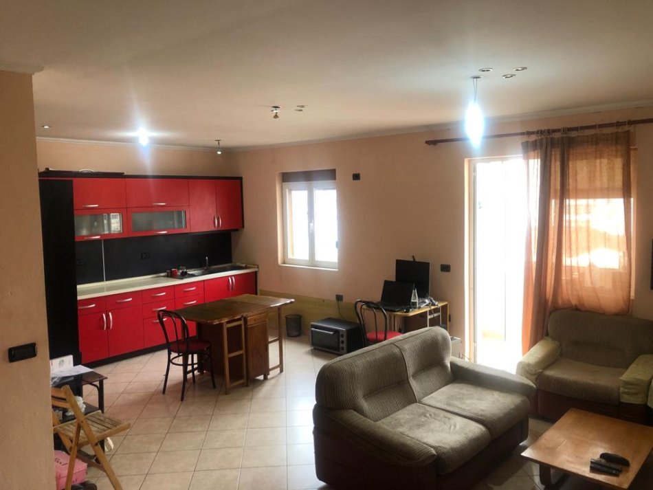 Tirane, jepet me qera apartament 2+1 Kati 6, 400 € (&quot;SIRI KODRA&quot;)