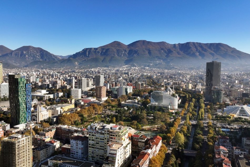 Tirane, jepet me qera apartament 2+1 Kati 3, 75 m² 500 € (Ali Demi)