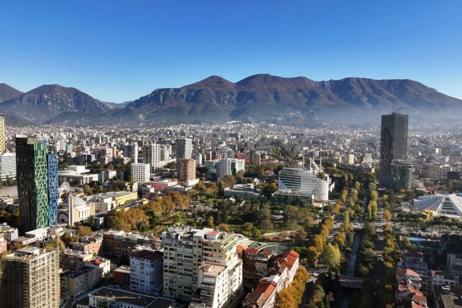Tirane, jepet me qera apartament 2+1 Kati 3, 75 m² 500 € (Ali Demi)