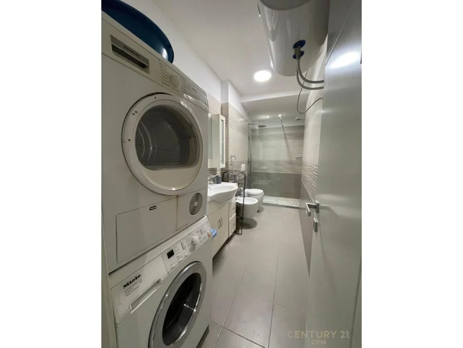 Tirane, jepet me qera apartament 2+1+Ballkon Kati 3, 85 m² 600 € 