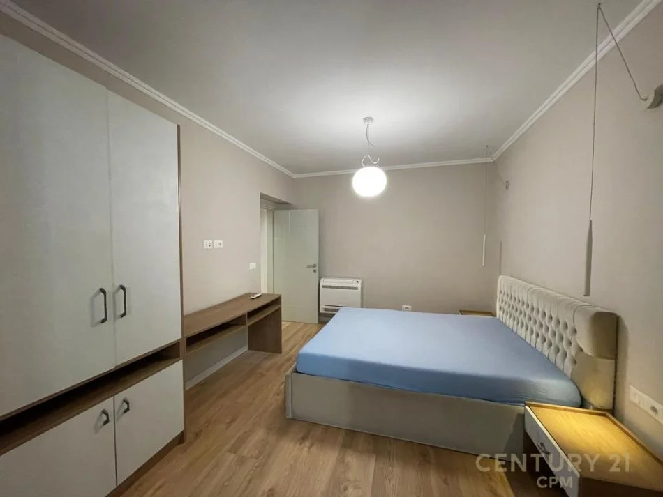 Tirane, jepet me qera apartament 2+1+Ballkon Kati 3, 85 m² 600 € 