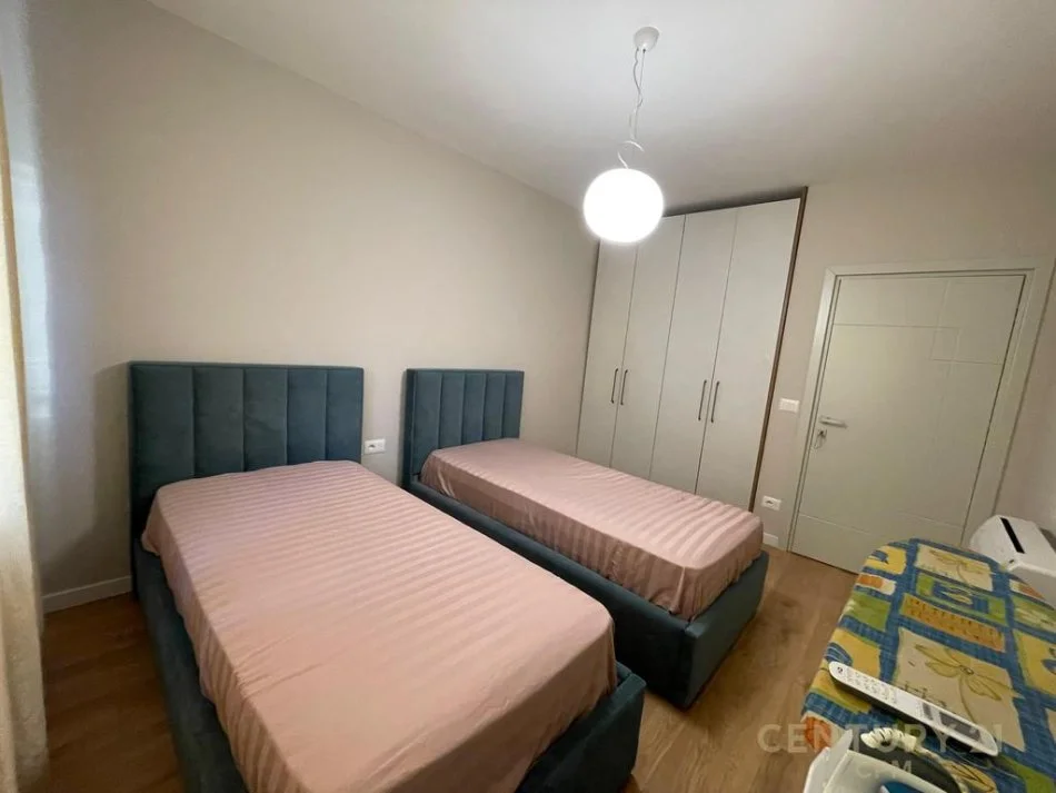 Tirane, jepet me qera apartament 2+1+Ballkon Kati 3, 85 m² 600 € 
