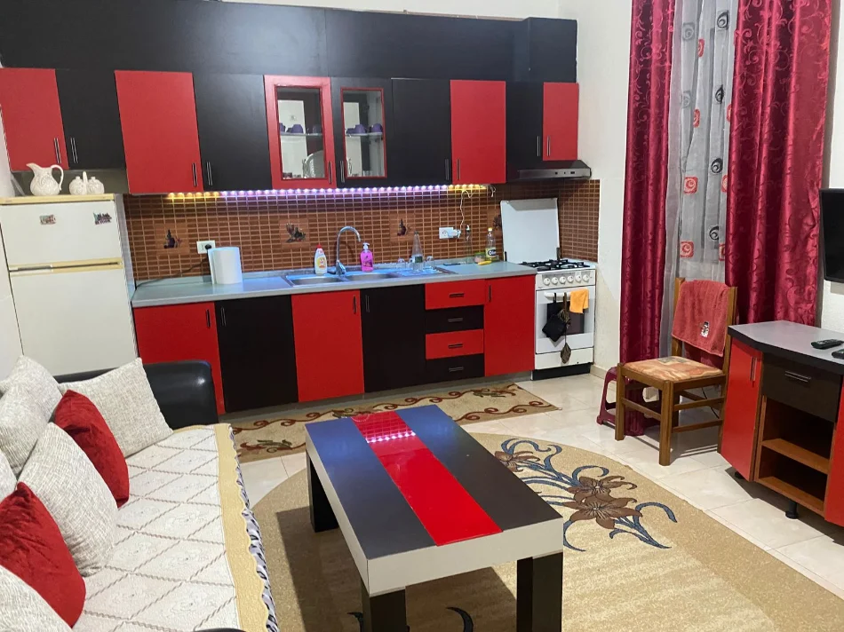 Tirane, jepet me qera apartament 2+1+Ballkon Kati 0, 114 m² 400 € (ne fund te Bulevardit te ri Tirane.)