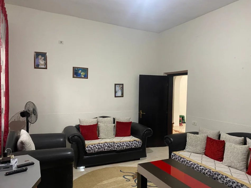 Tirane, jepet me qera apartament 3+1 , 98 m² 400 € (ne fund te Bulevardit te ri Tirane)