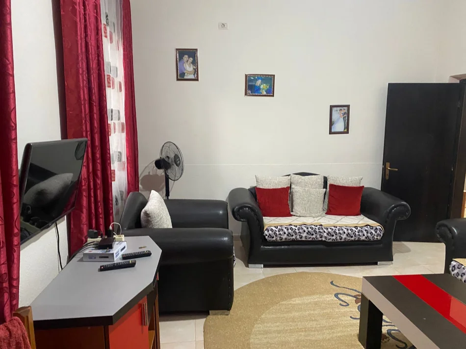 Tirane, jepet me qera apartament 2+1+Ballkon Kati 0, 114 m² 400 € (ne fund te Bulevardit te ri Tirane.)