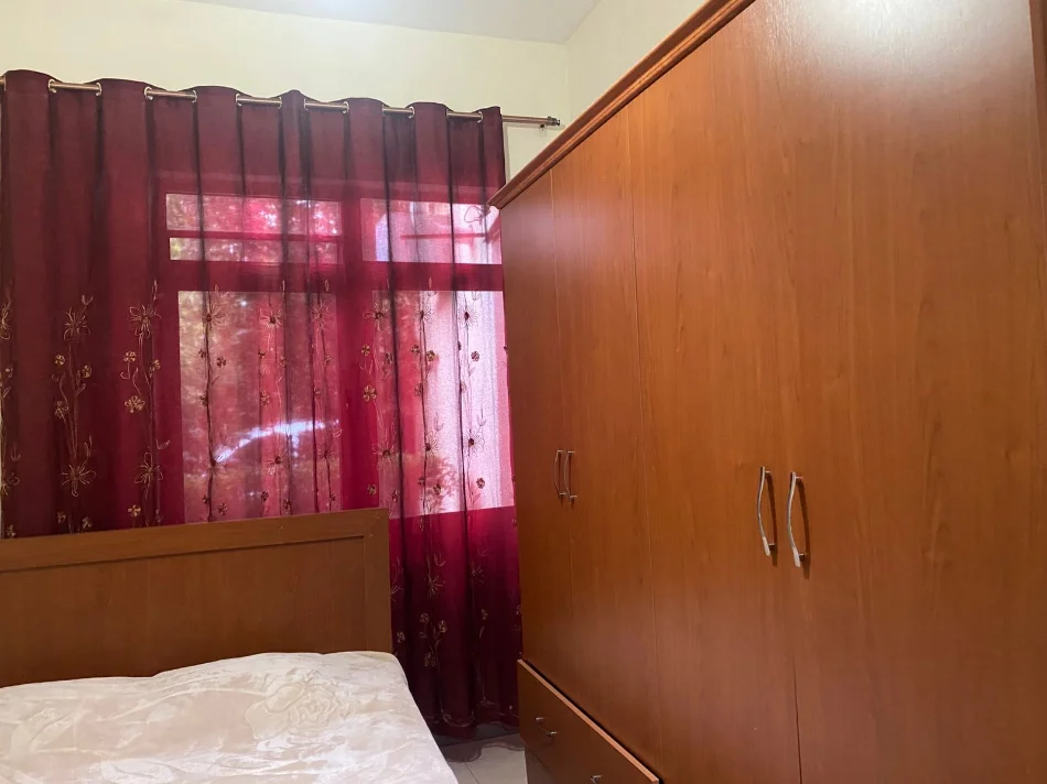 Tirane, jepet me qera apartament 2+1+Ballkon Kati 0, 114 m² 400 € (ne fund te Bulevardit te ri Tirane.)