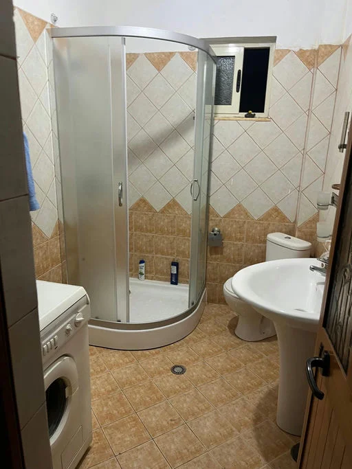 Tirane, jepet me qera apartament 2+1+Ballkon Kati 3, 500 € 