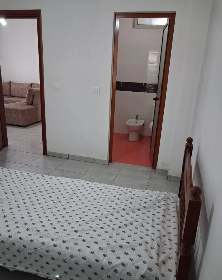 Tirane, jepet me qera apartament 2+1+Ballkon Kati 2, 120 m² 450 € (Rruga Njazi Meka, prane Big Market Allias)