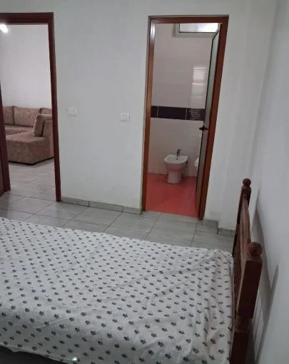 Tirane, jepet me qera apartament 2+1+Ballkon Kati 2, 120 m² 500 € (Rruga Njazi Meka)