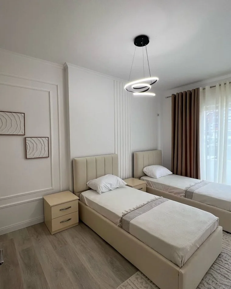 Tirane, jap me qera apartament 2+1+Ballkon Kati 2, 100 m² (Joklin Persi)