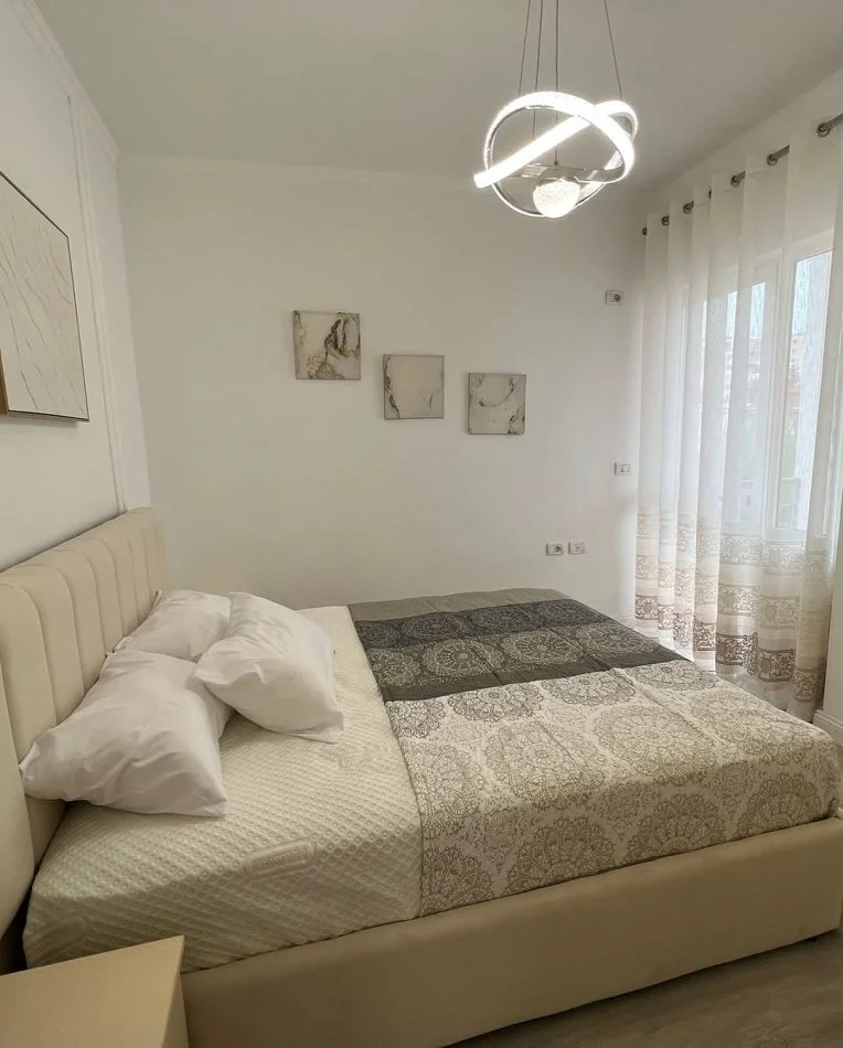 Tirane, jap me qera apartament 2+1+Ballkon Kati 2, 100 m² (Joklin Persi)