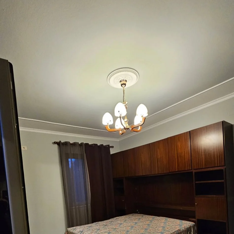 Tirane, jepet me qera Vile 3+1 Kati 2, 800 € (tregu elektrik)