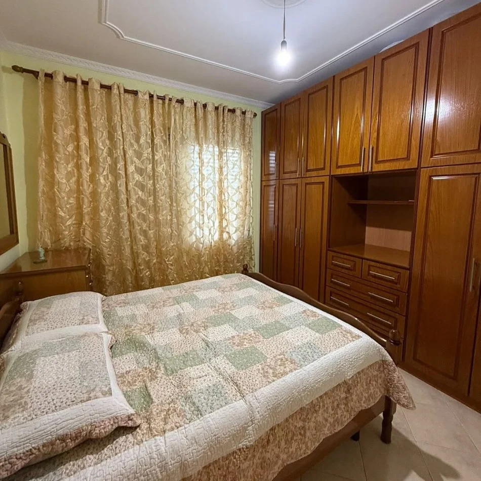 Tirane, jepet me qera apartament 2+1 Kati 4, 600 €