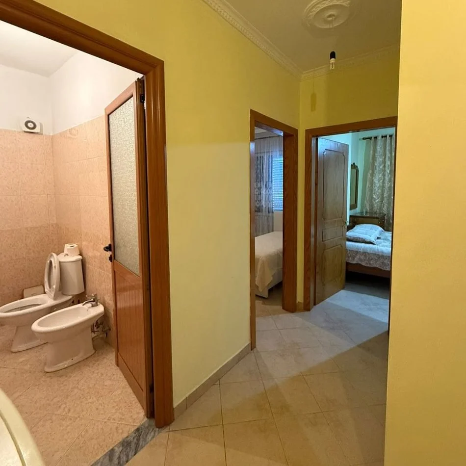 Tirane, jepet me qera apartament 2+1 Kati 4, 600 €