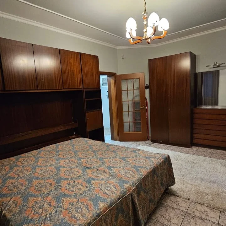 Tirane, jepet me qera Vile 3+1+Aneks+Ballkon Kati 2, 120 m² 800 € (TREGU ELEKTRIK)