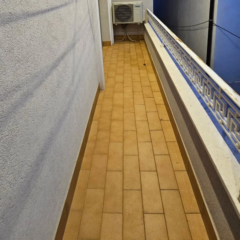 Tirane, jepet me qera Vile 3+1 Kati 2, 800 € (tregu elektrik)