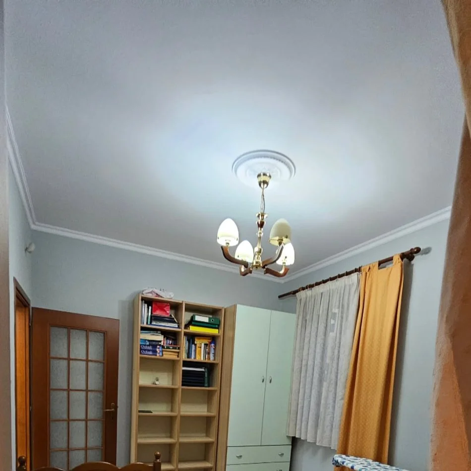 Tirane, jepet me qera Vile 3+1 Kati 2, 800 € (tregu elektrik)