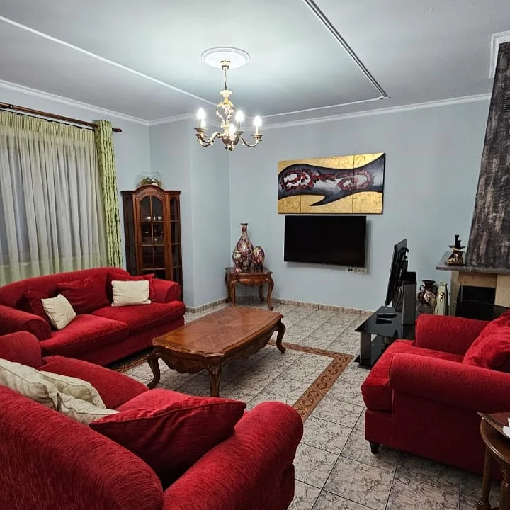 Tirane, jepet me qera apartament 3+1 Kati 2, 800 € 