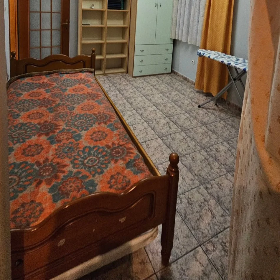 Tirane, jepet me qera Vile 3+1 Kati 2, 800 € (tregu elektrik)